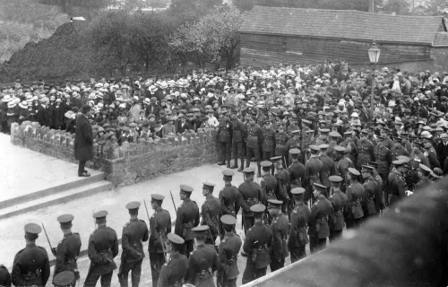 1WW  CREDITON WAR MEMORIAL UNVEILING