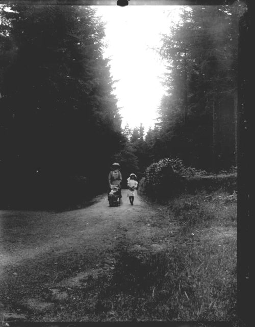 The Ruse Family walking up the drive way to Brimpts Farmhouse