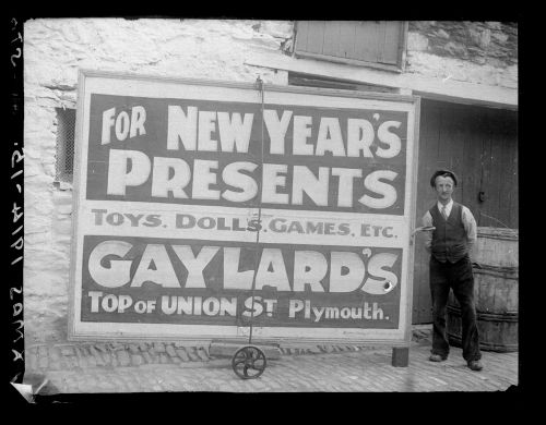 Advertising Gaylards ' New Year's Presents '