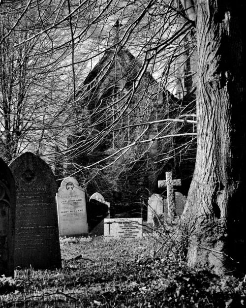 Okehampton All Saints Church churchyard.jpg