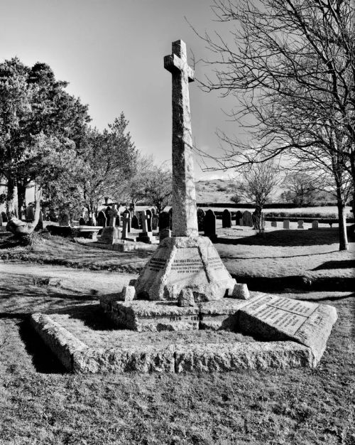 Peter Tavy St Peters Church War Memorial.jpg