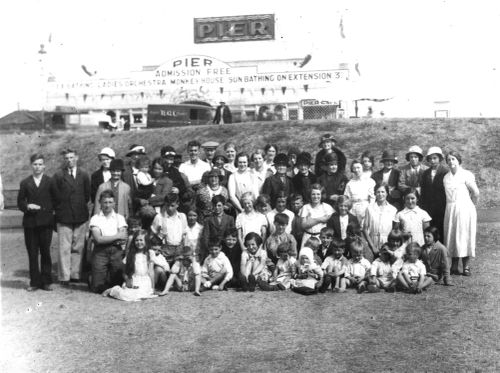 Manaton School outing to Teignmouth in the late 1920s.